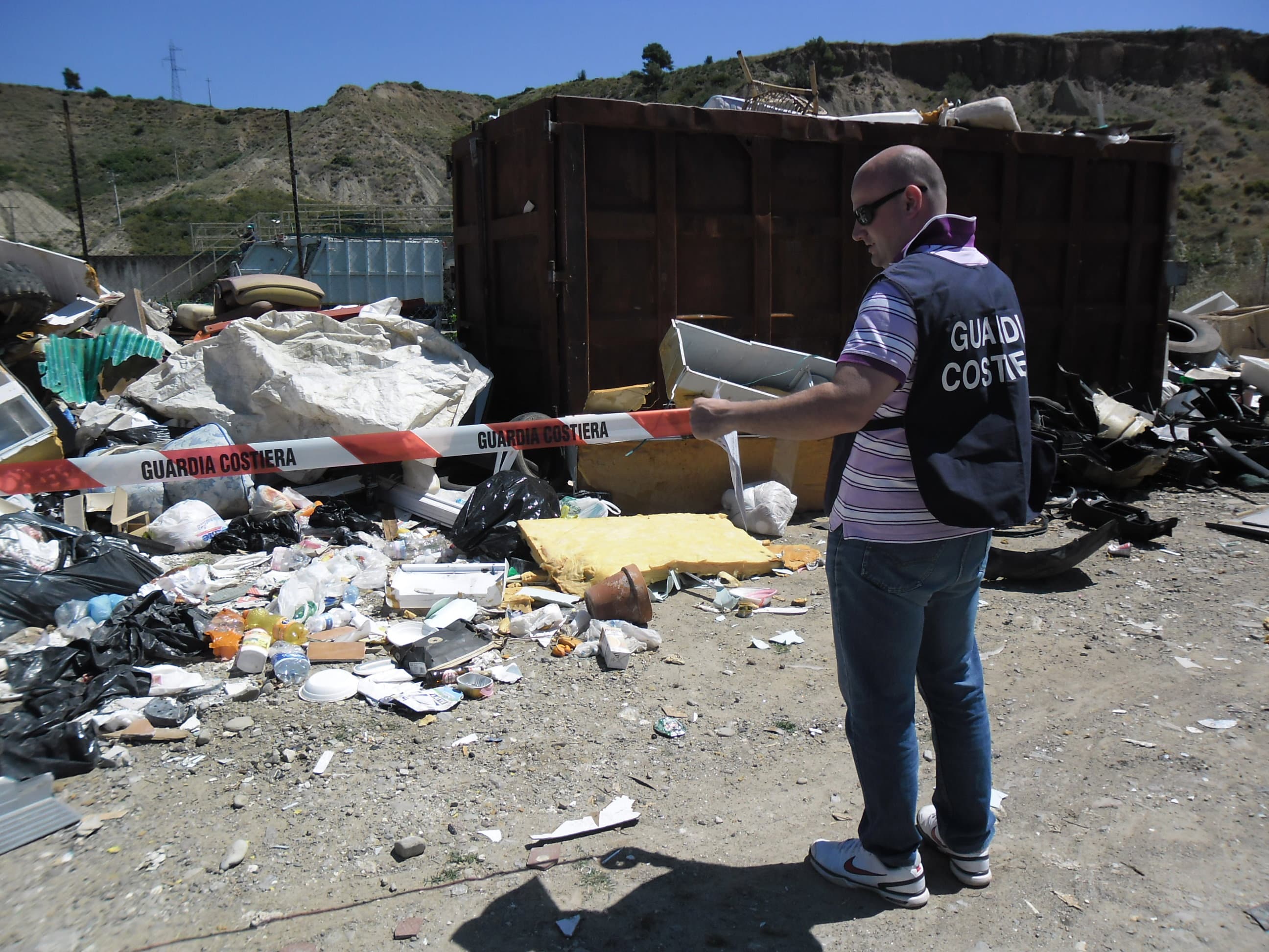 Guardia Costiera, sequestrati ad Amendolara 250 metri quadrati di aree adibite a discarica abusiva