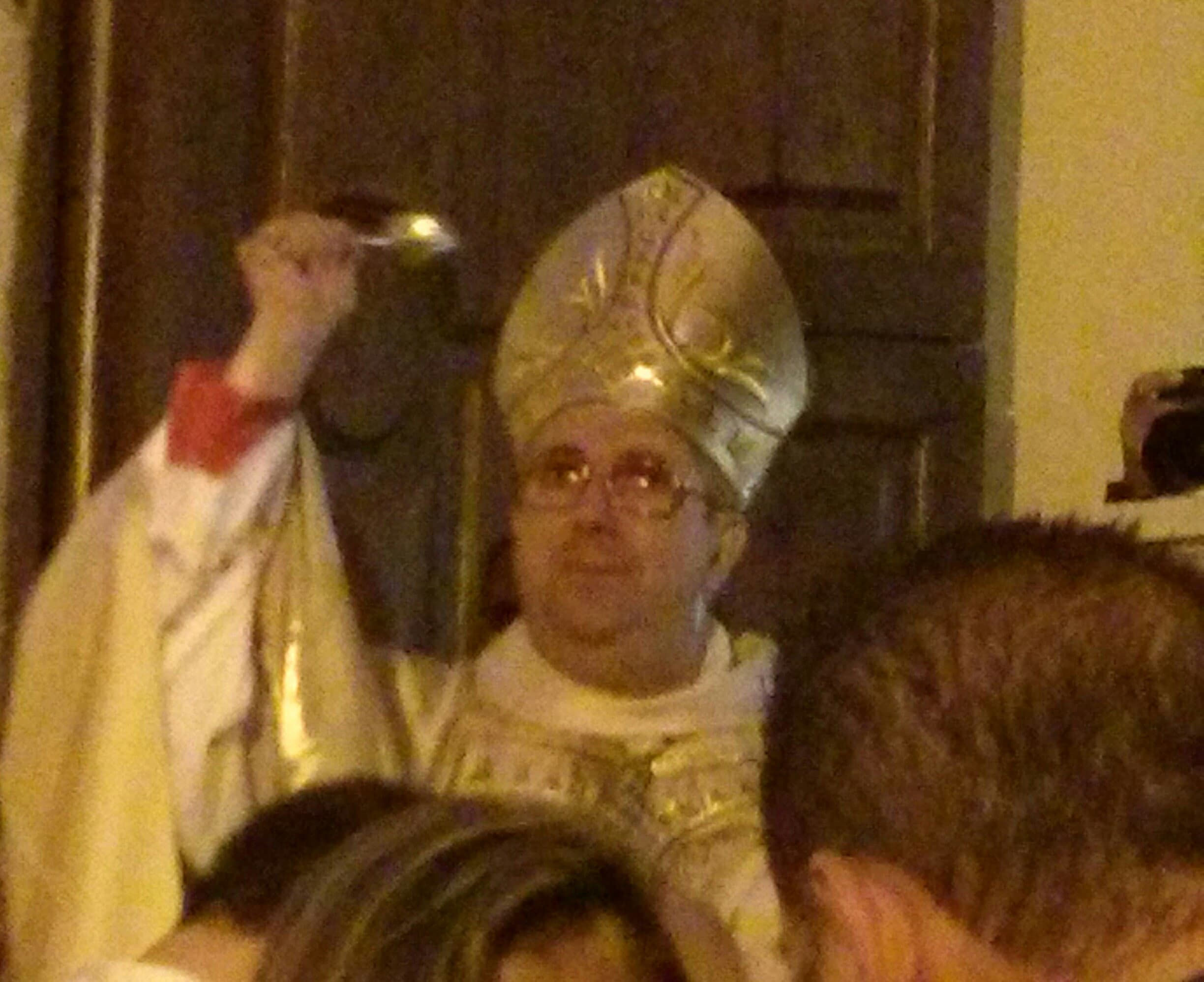 L'arrivo in cattedrale del Vescovo Satriano (FOTO)