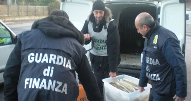 Corigliano: Guardia Costiera, 8 persone denunciate e 300 chili di pesce sequestrato
