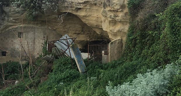 Pente, le grotte diventate discariche a cielo aperto