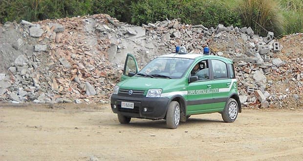 Fuscaldo, posto sotto sequestro un deposito di rifiuti