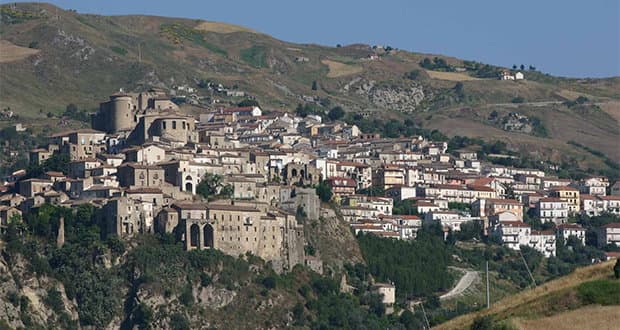 I comuni dell'Alto Jonio pagano emigrazione ed isolamento