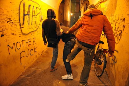 25enne minacciato e pestato selvaggiamente, 5 arresti ad Amendolara