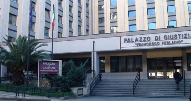 Rossano: aggredisce due carabinieri mentre arrestano il padre, assolta minorenne