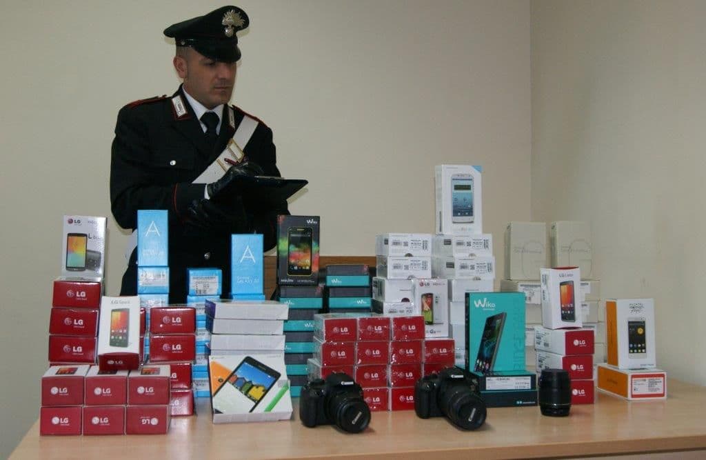 Corigliano, un arresto e una denuncia per furto nel centro commerciale