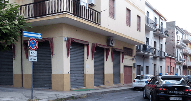 Tragedia a Castrovillari. Donna cade dalla finestra mentre tenta di aggiustare una persiana
