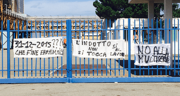 Enel, riesplode la protesta: in sei sulle ciminiere