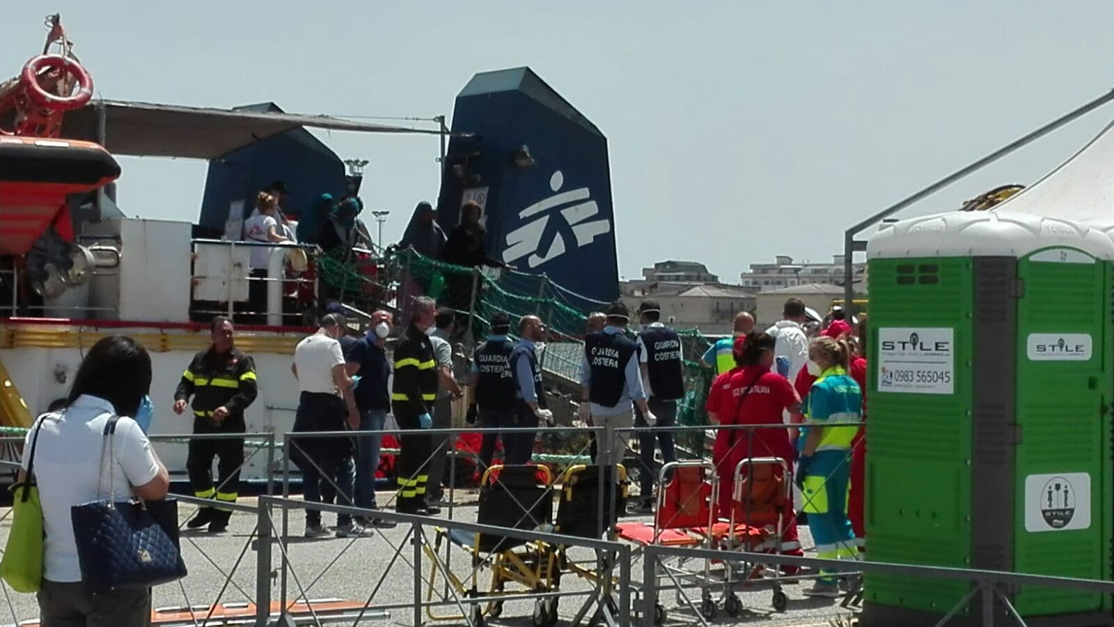 Corigliano, arrivata la nave Dignity di Medici senza frontiere