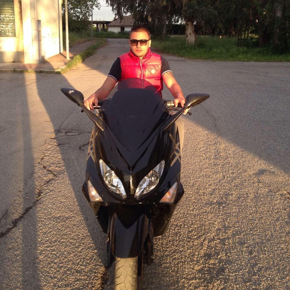 Cantinella, impatto moto-trattore: muore 25enne