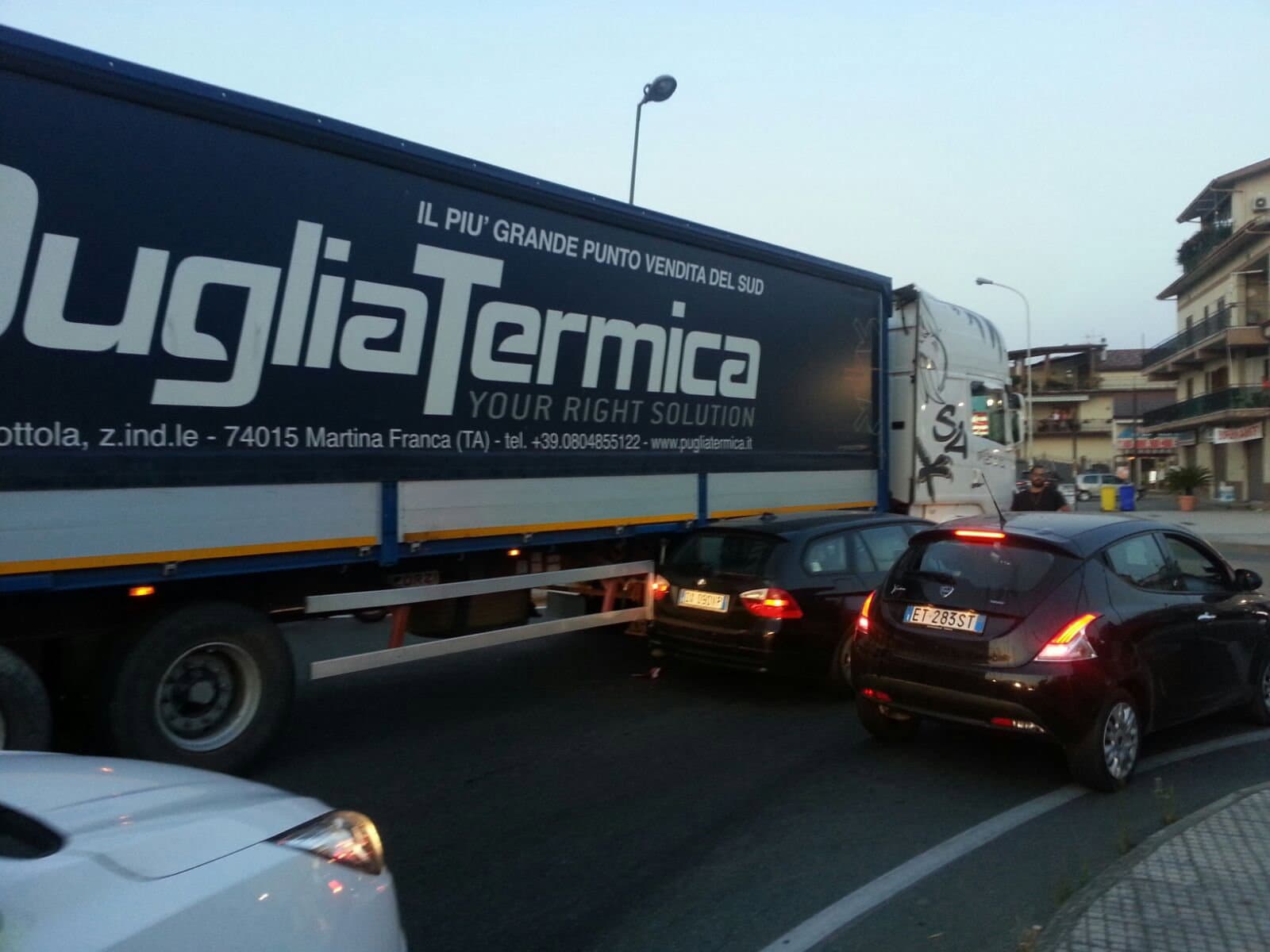 Rossano.Incidente stradale sulla Ss 106,altezza Rotonda Frasso