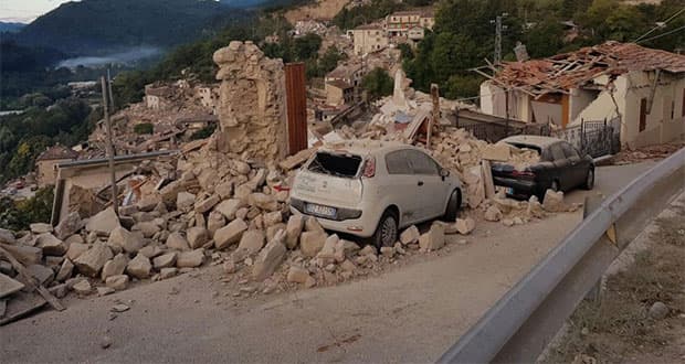 Mario Oliverio vicino alle popolazioni colpite dal terremoto