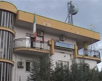 Rossano: colpisce a calci e pugni la fidanzata. Arrestato