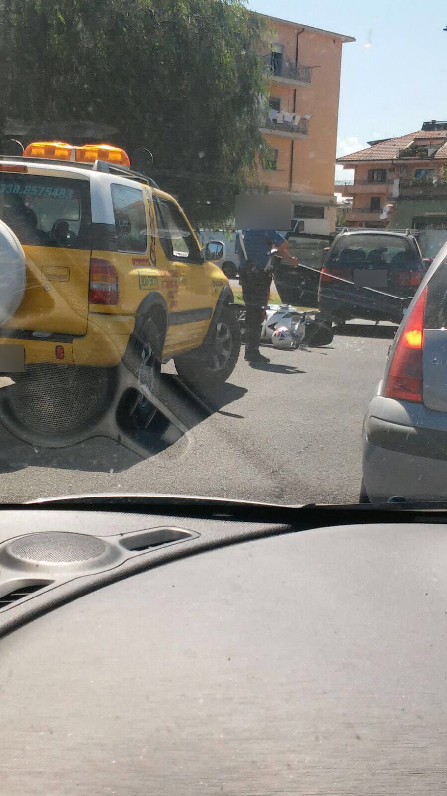 Corigliano, scontro tra auto e scooter allo scalo: un ferito lieve