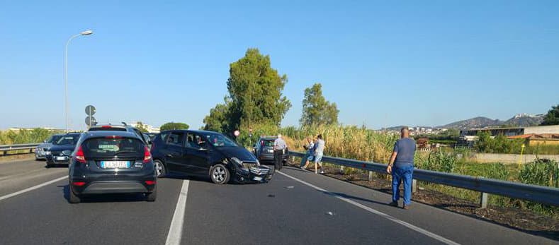 Rossano, ennesimo incidente sulla statale 106 nei pressi dell'Enel