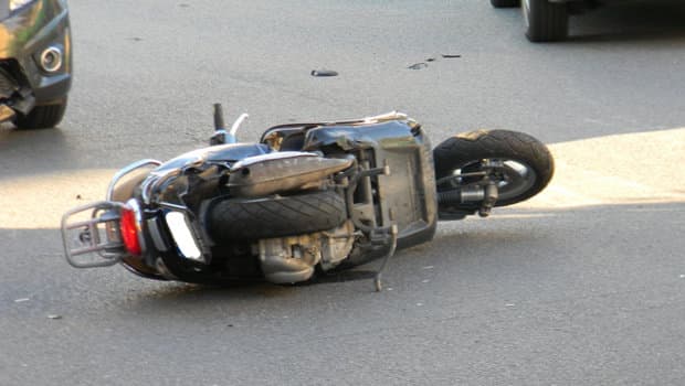 Amendolara, cadono dalla moto e finiscono in ospedale