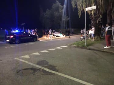 Rossano: auto si ribalta lungo il viale Sant'Angelo