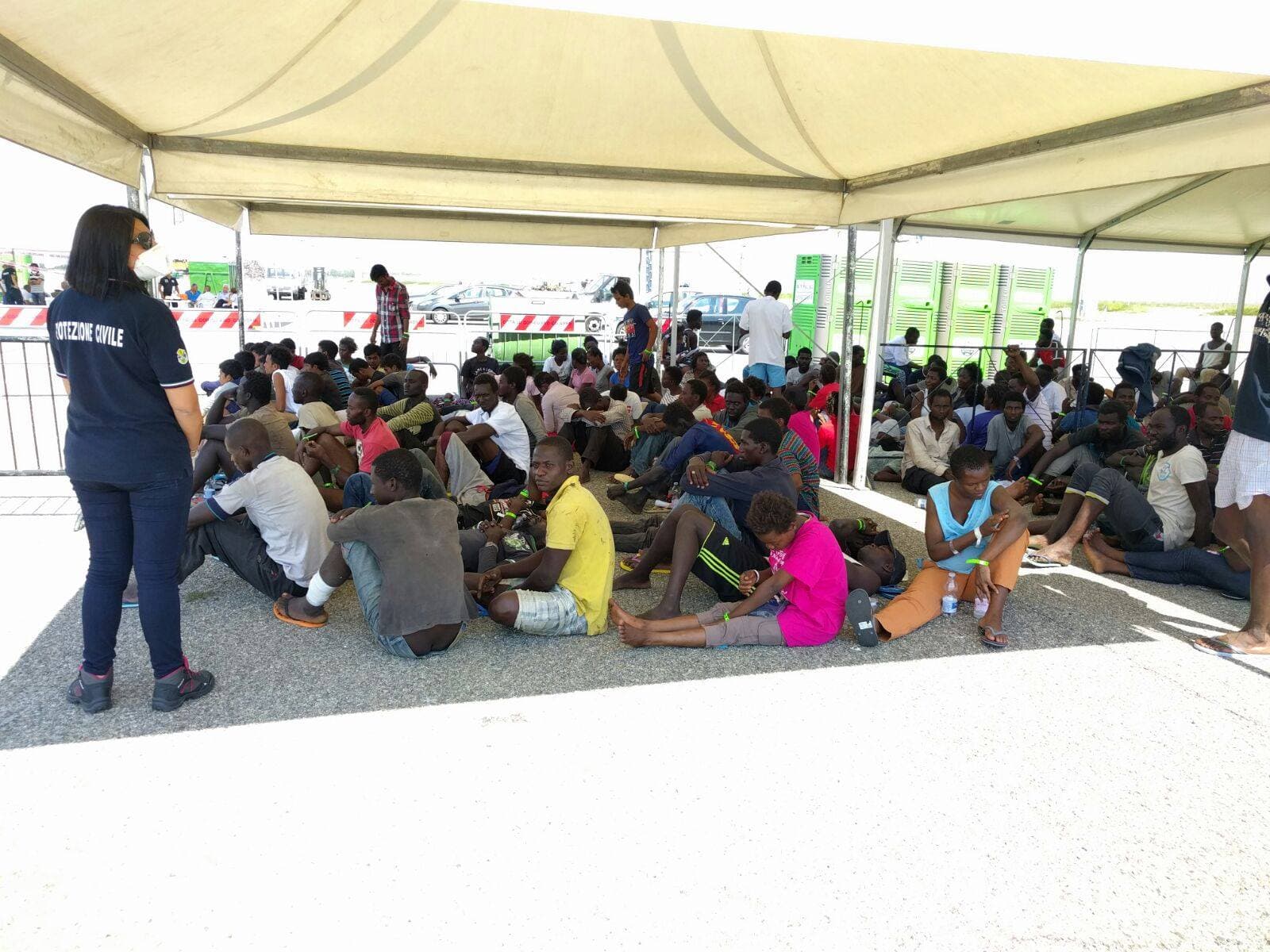 Corigliano: quasi mille migranti arrivati stamattina al porto