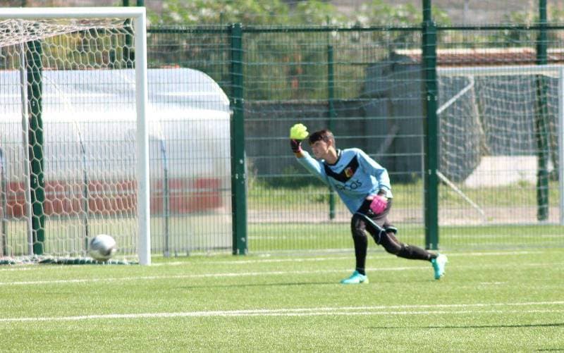 Portiere per vocazione: il sogno del rossanese Francesco Vulcano