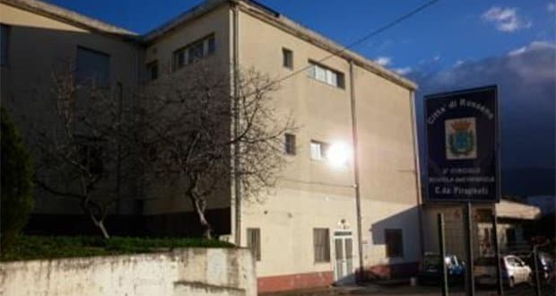 Disinfestazione a scuola Piragineti