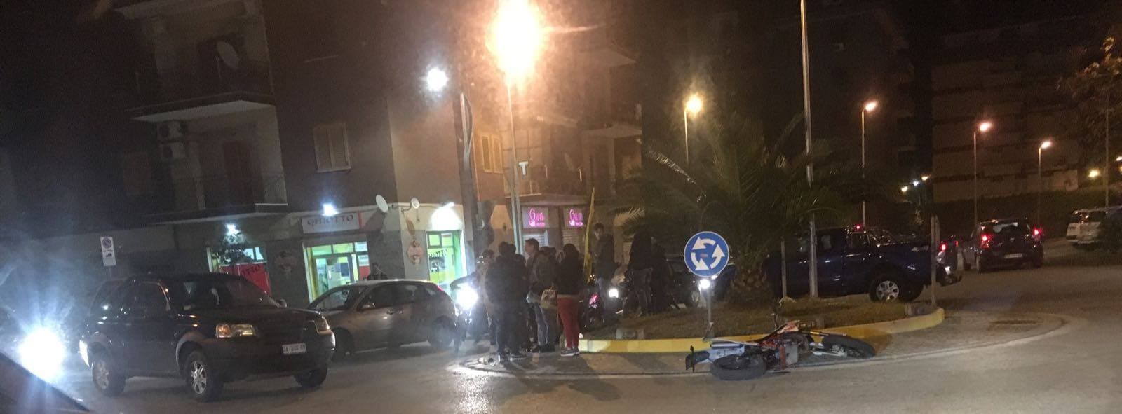 Incidente a Rossano: travolti due ragazzi su un motorino