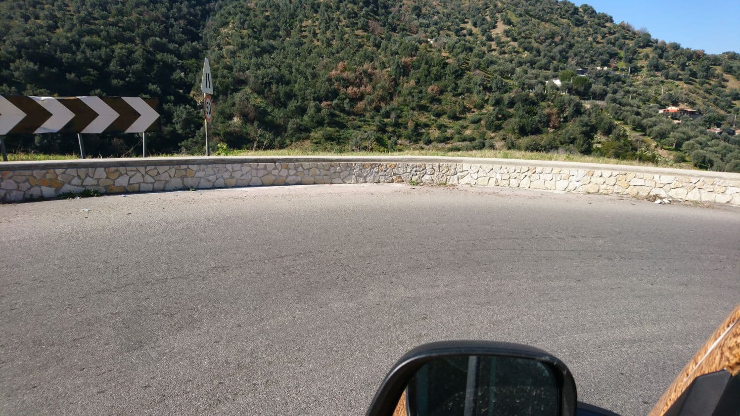 Vandalismo a Corigliano, ripulito anche Muro del Girone