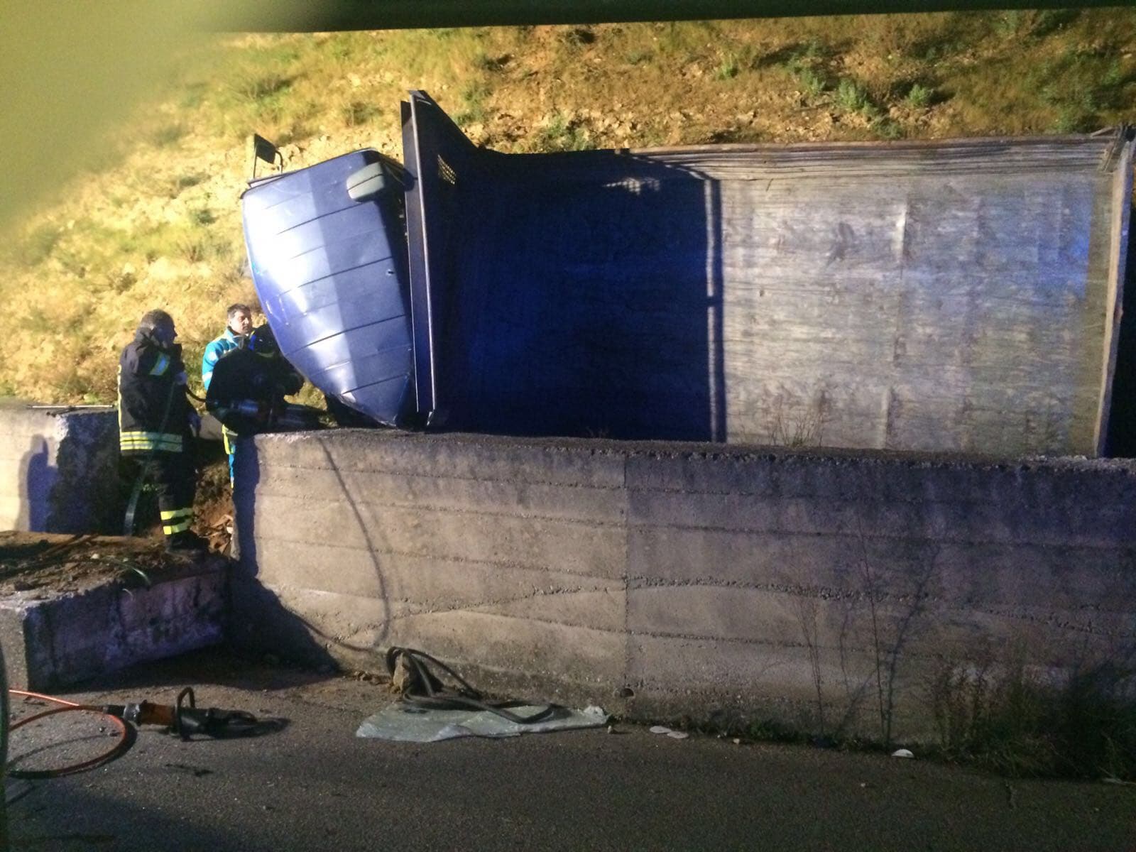 Corigliano, giallo sul furgone finito in un burrone