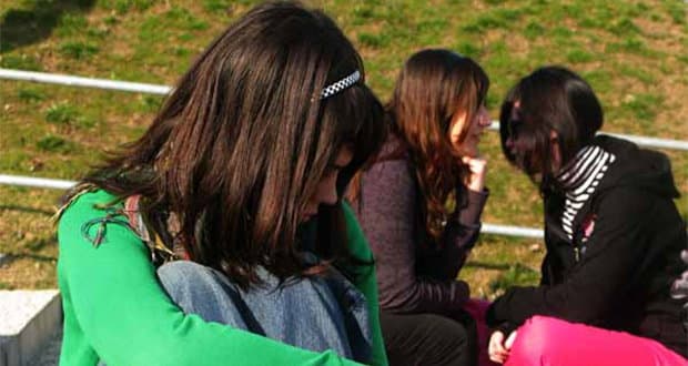 Bullismo: coltello alla gola, calci e schiaffi a una studentessa di Rossano
