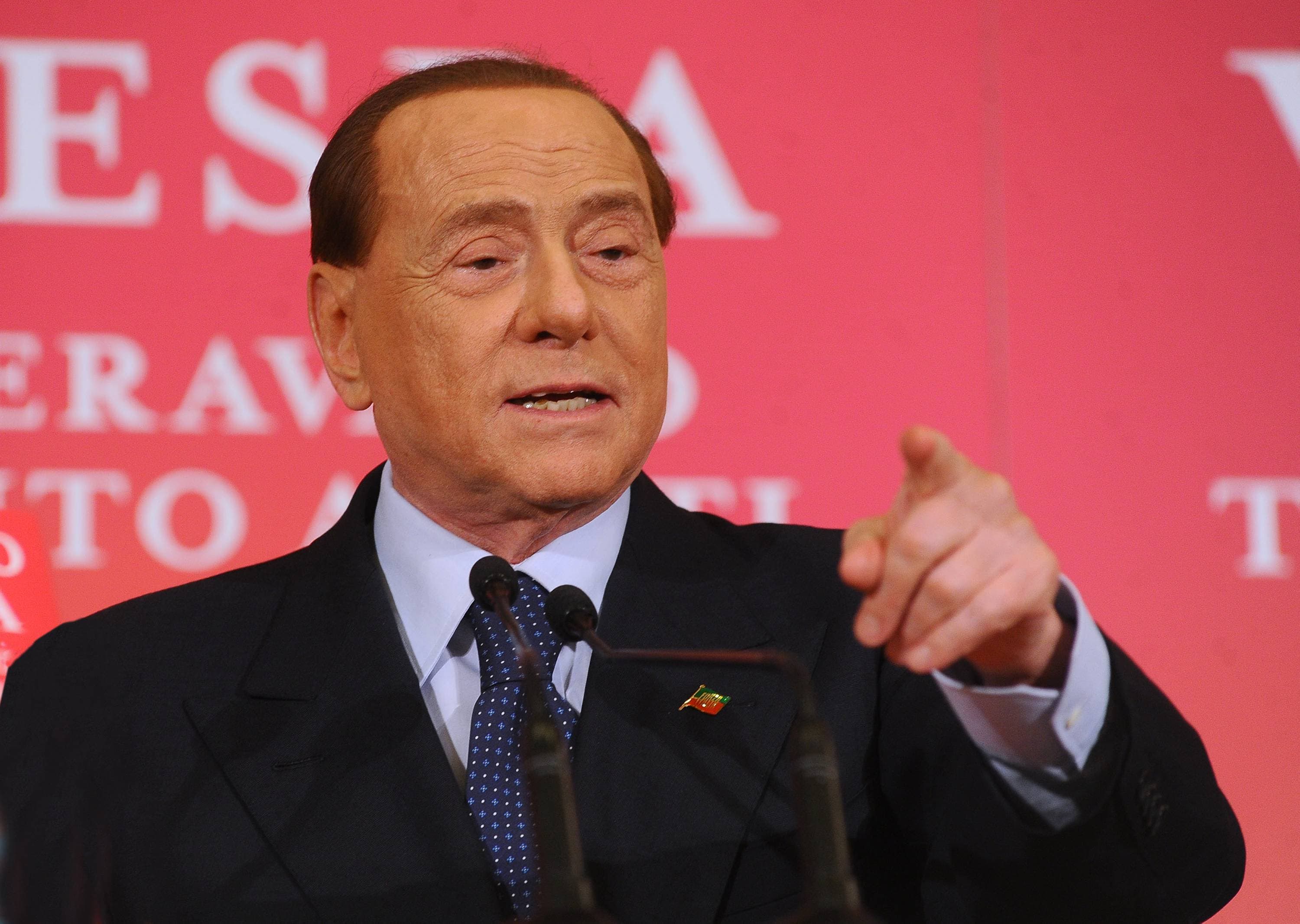 Berlusconi "tifa" per il Commissariato di Rossano