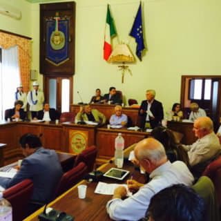 Corigliano, presa di mira la sinistra “salottiera”