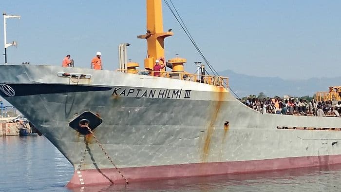 Migranti: 256 su mercantile a Corigliano