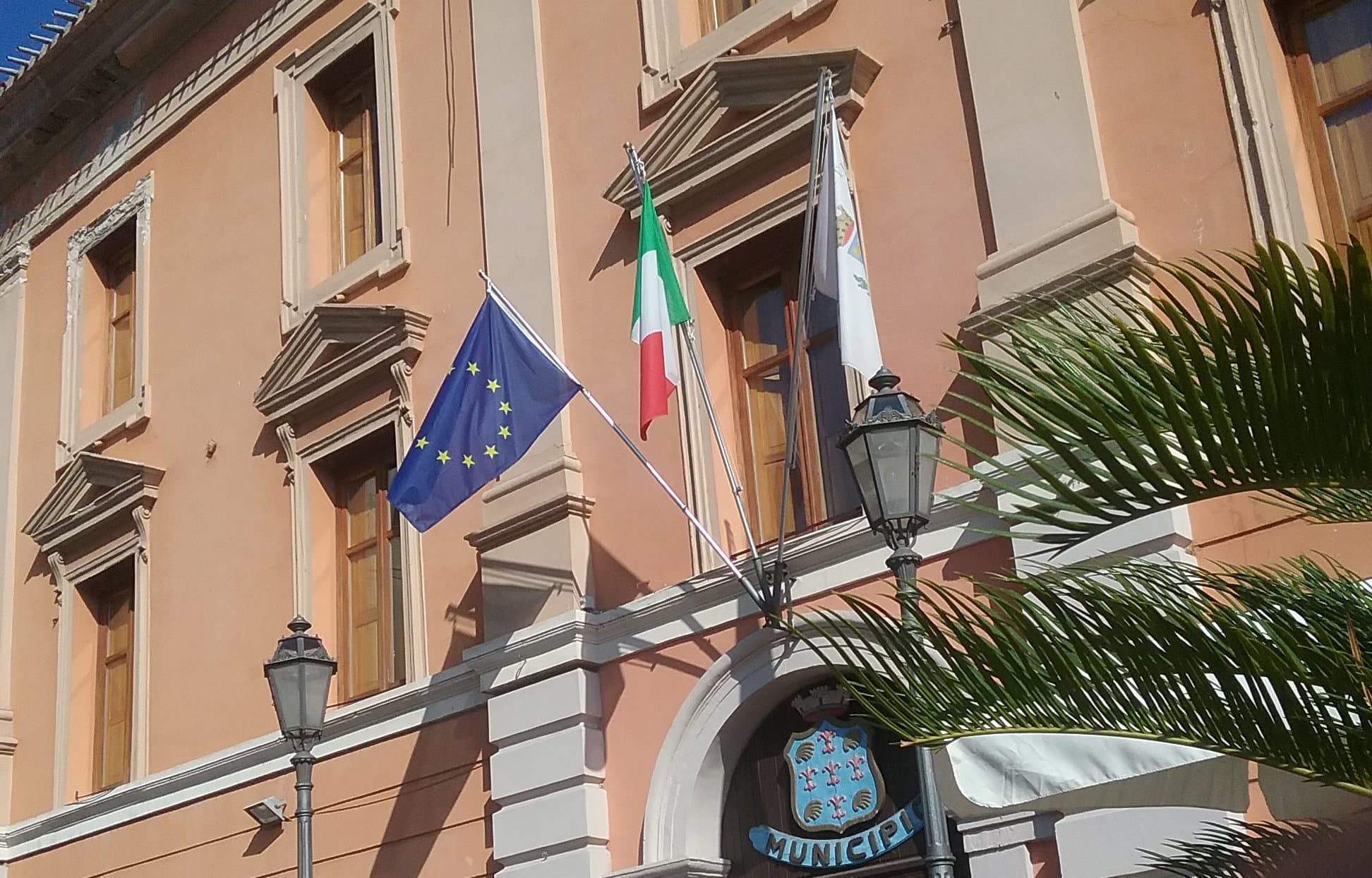 Caracciolo, morte Rodotà: non esposta la bandiera a mezz'asta