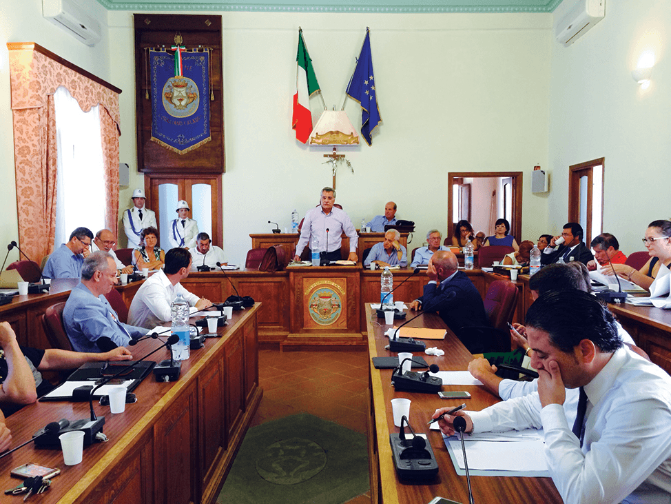 Fusione: sei consiglieri bacchettano Caravetta