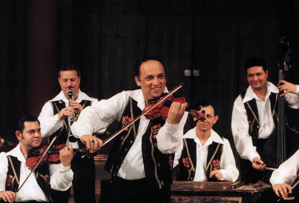 Il tour calabrese dell'Orchestra Tzigana di Budapest toccherà anche il Parco Archeologico di Sibari