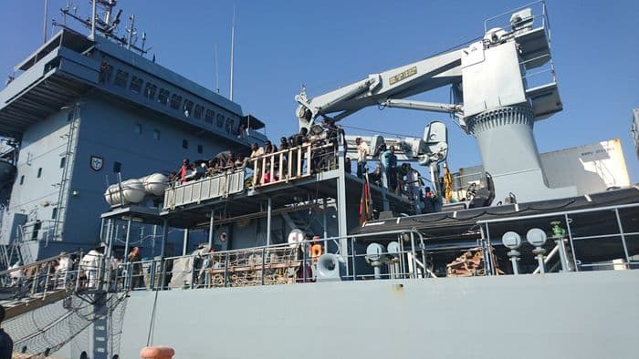 Corigliano, arriva nave con 923 migranti