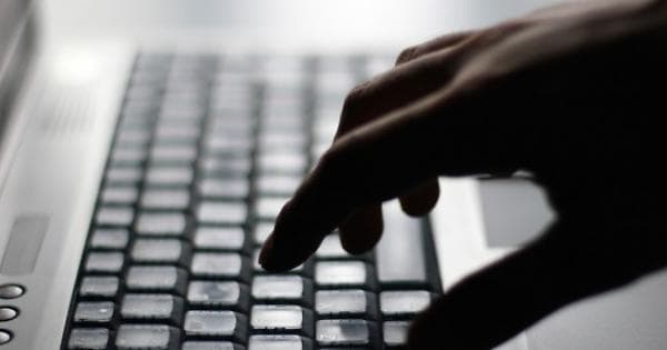 Ricatto a luci rosse a un quarantenne, denunciati madre e figlio della provincia di Cosenza