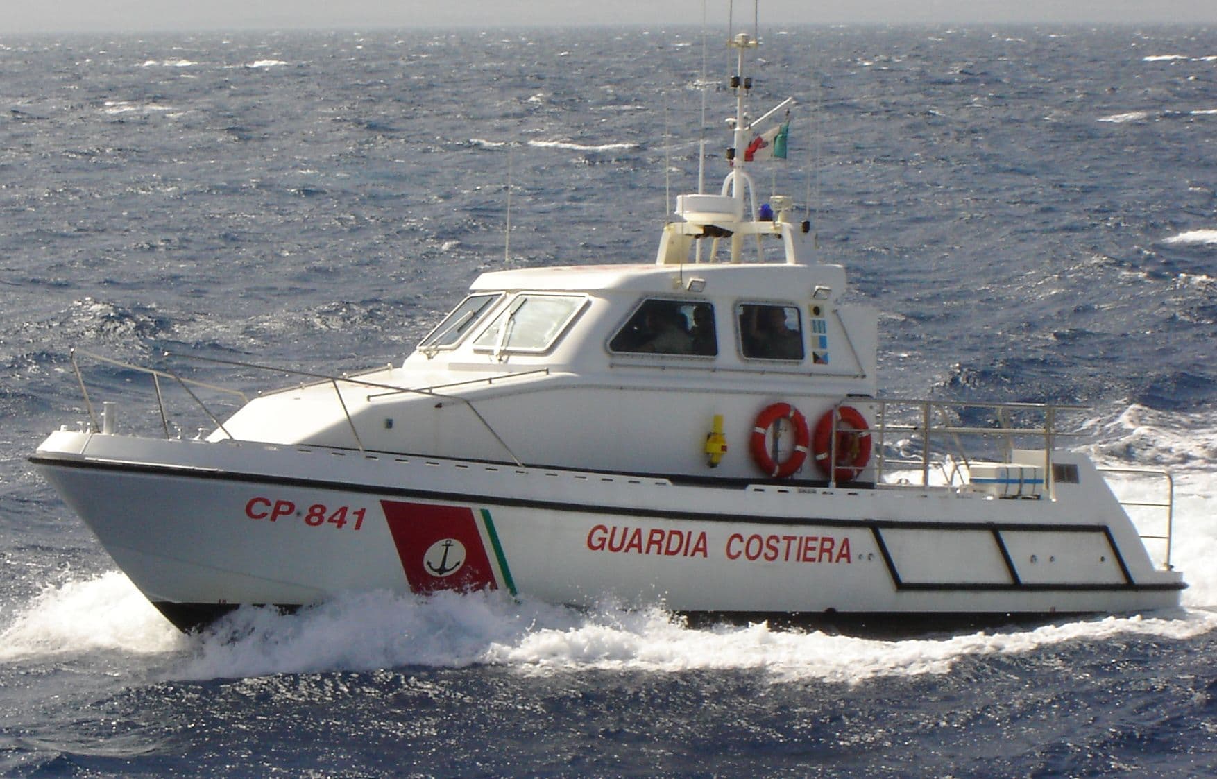 Rossano: due surfisti soccorsi dalla Guardia Costiera