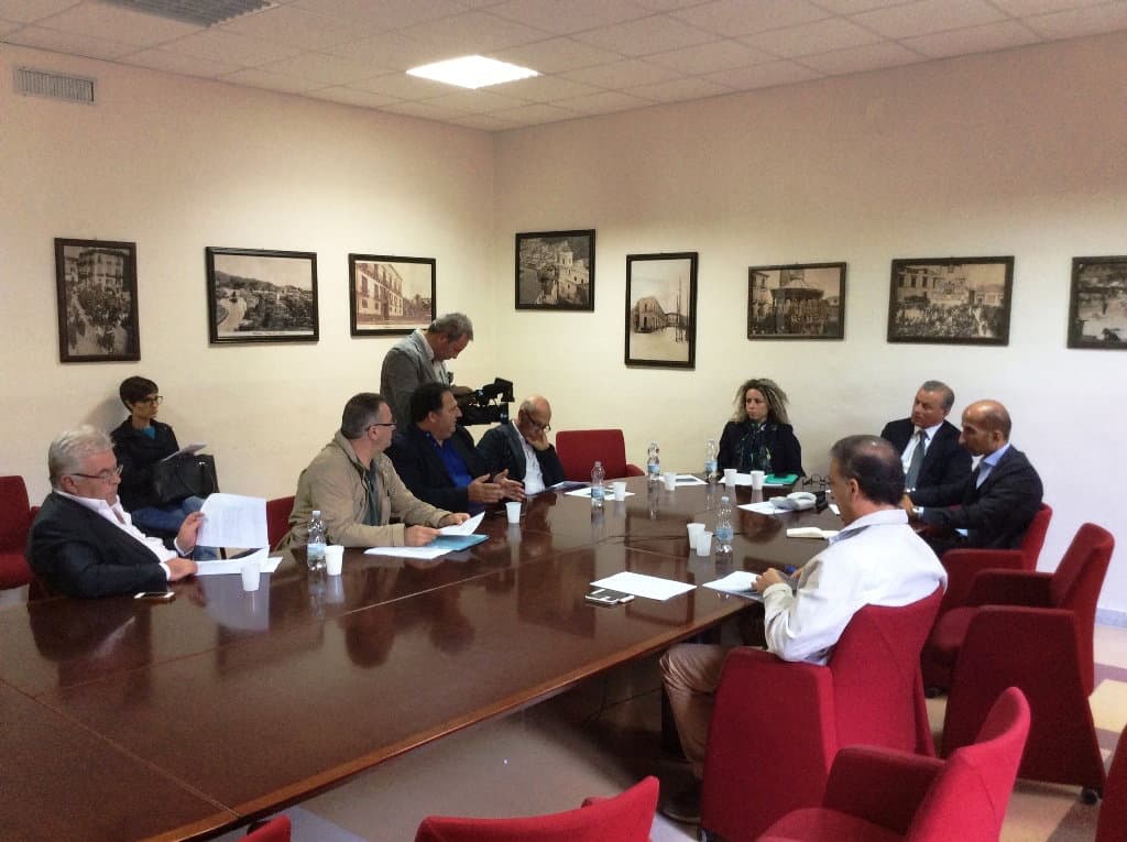 Rifiuti, delibera di tutti i comuni della Sibaritide a Oliverio