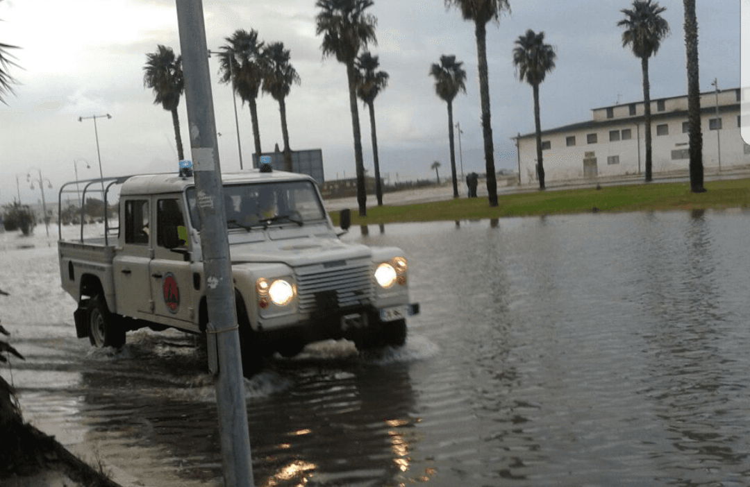 Corigliano: mareggiate in corso, pericolo a Schiavonea