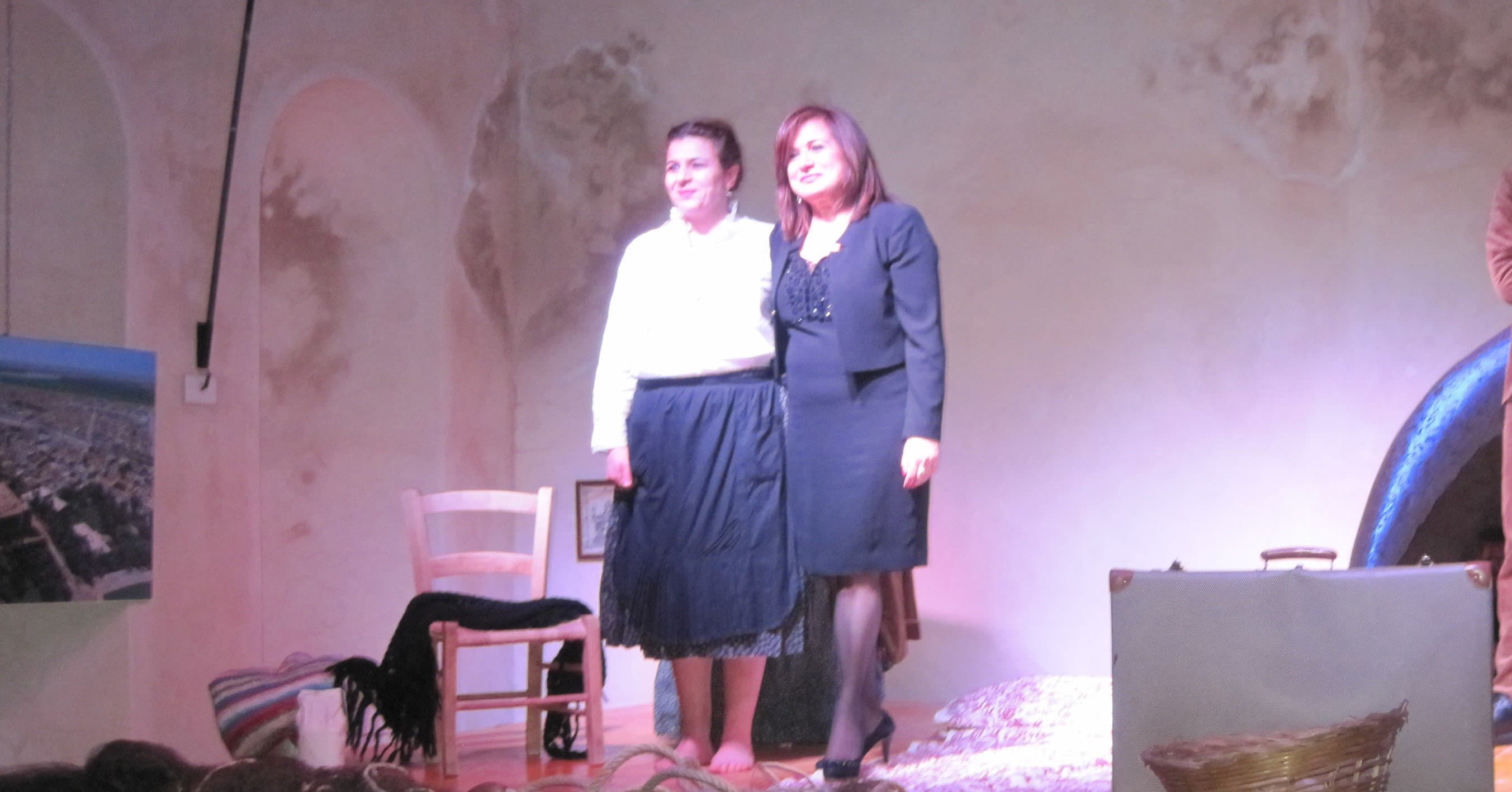 Teatro, grande successo a Santa Severina per "All'onda del Mare" di Assunta Scorpiniti