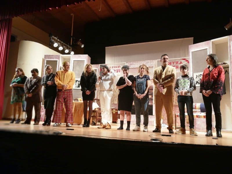 Mirto Crosia, premio Traes: la comicità è protagonista. Successo per "Volpi e Galline" di Garofalo