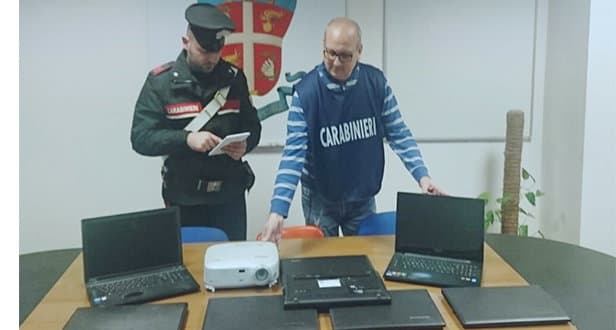 Corigliano, rinvenuti pc rubati e materiale rubato alle scuole