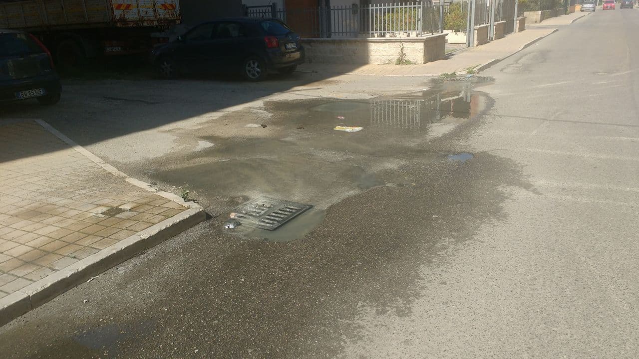 Schiavonea, è emergenza fogna in viale Salerno