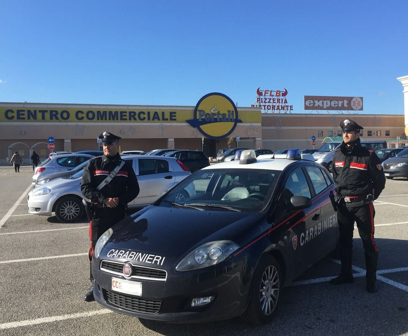 Carabinieri Corigliano, ladri tratti in arresto a Villapiana e nell'Ipercoop