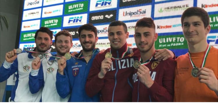 Tuffi, Tocci oro agli indoor
