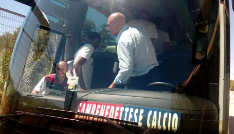 Cosenza: sassi contro il pullman della Sambenedettese