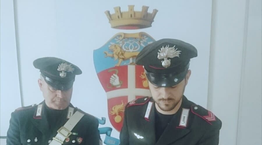 Carabinieri arrestano 58enne, girava con una pistola nel marsupio