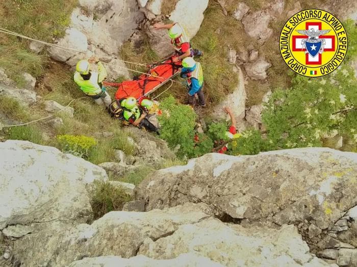 Cerchiara di Calabria: escursionista scivola per 25 metri, salvata dai soccorsi