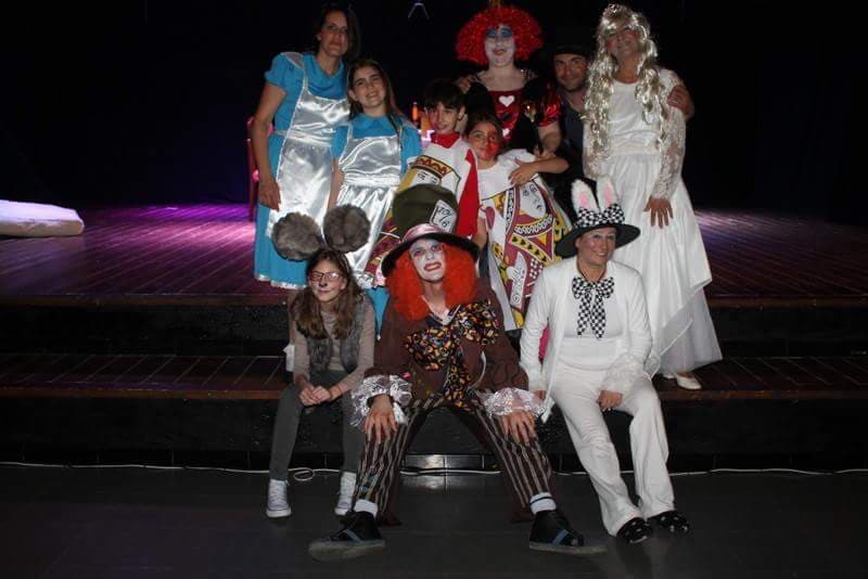 Cariati,associazione Ciccopiedi: successo per il "Cappellaio Matto" della compagnia L'Arcobaleno