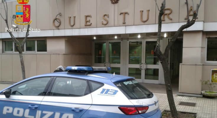 Cosenza: 22enne denunciato dalla Polizia per truffa ai danni di diverse persone