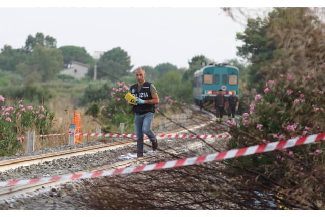 Reggio, parla il padre dei bimbi travolti dal treno: "Non si può morire così"